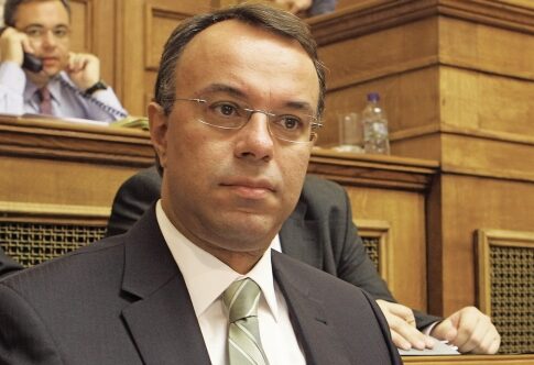 Ξέφυγαν η Βουλή και τρία υπουργεία