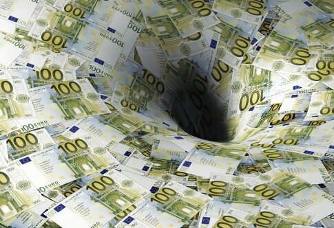 Τρώμε (όσοι έχουν) συνεχώς από τα έτοιμα