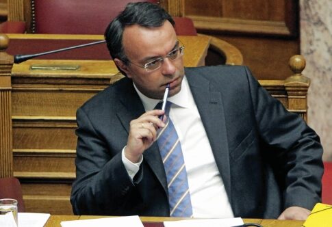 Μάζεψαν 120 εκατ. ευρώ από τη... δικομανία μας