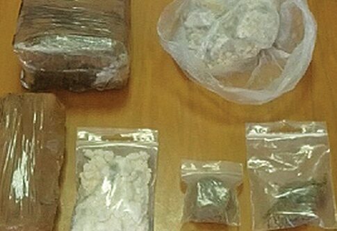 Χειροπέδες σε τρεις που θα έριχναν περίπου ένα κιλό κόκα σε κλαμπ της Μυκόνου