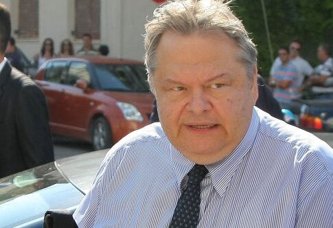 Ο... φόβος τον κρατά μέσα στο ξενοδοχείο