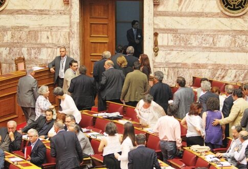 Βουλή: Πονοκέφαλος με τους... κοπανατζήδες