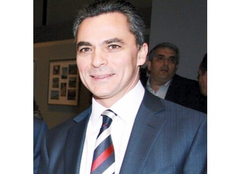 Ντύνεται γαμπρός ο Mr Coca-Cola!