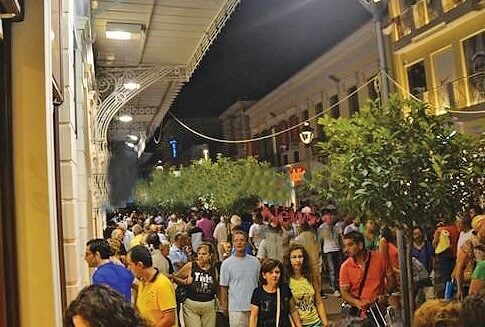 «Λευκή Νύχτα» με γεμάτα τα μαγαζιά