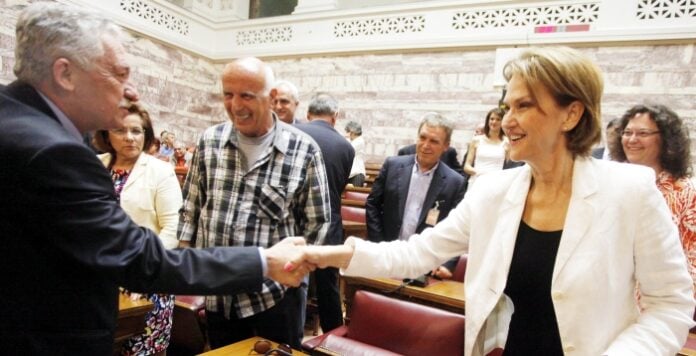 Νέες γελοιότητες από Ρεπούση στη Βουλή!