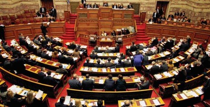 Χρυσές συντάξεις για τους πατρίκιους!