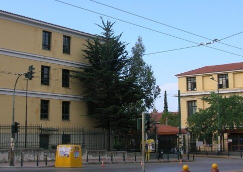 «Σφάζονται» για μια παράσταση στην αρένα της Ευελπίδων