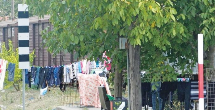 Εκαναν σπίτι τους τα βαγόνια τρένου