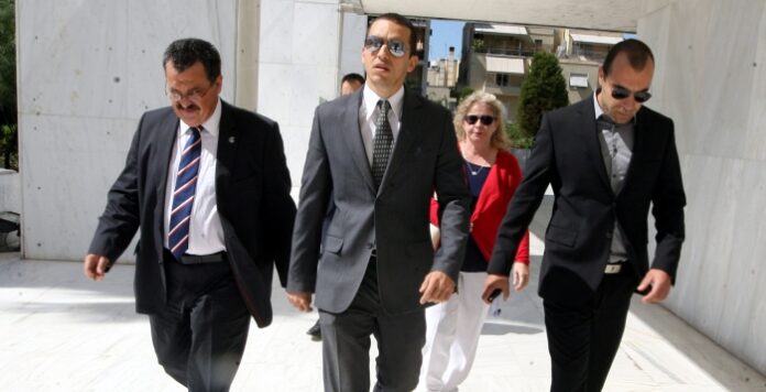 Μήνυση κατά ΠΑΣΟΚ κατέθεσε η Χρυσή Αυγή