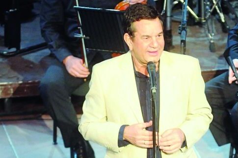 Αποθέωση με μια αφιέρωση στη Ρεπούση