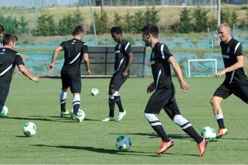 Κάθονται στα καρφιά για το προπονητικό