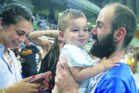 «Δεν θέλω άλλα παιδιά, θέλω κι άλλες κούπες»