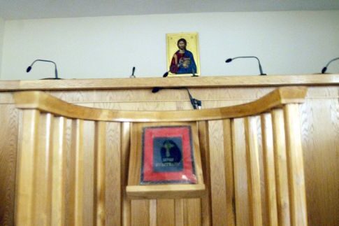 Οι εικόνες παραμένουν στις δικαστικές αίθουσες