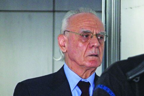 Ο Ακης «ανοίγει» τις πόρτες και σε άλλους