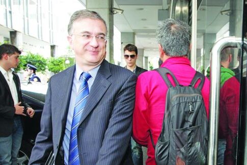 Πώς μπορούν τα «κόκκινα» δάνεια να πάνε σε ξένα χέρια