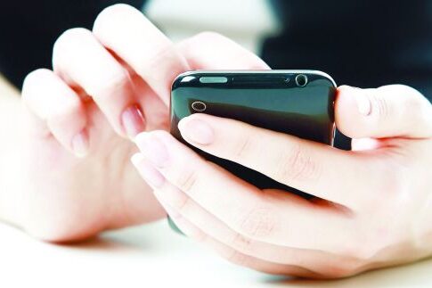 Πώς τα smartphones μπορούν να υποκλέψουν το PIN σας!