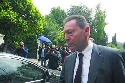 Μίνι υπουργικό με φόντο την τρόικα