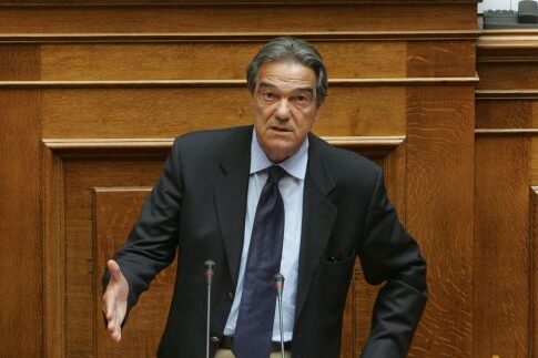 Τα παράτησε και τον κάρφωσε!