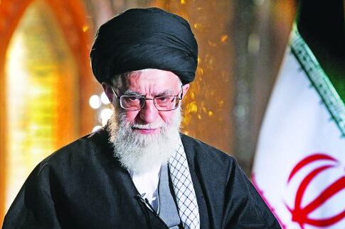 Περιουσία 71.000.000.000 ευρώ έχει ο αγιατολάχ Χαμενεΐ!