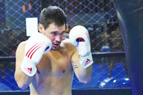 Σε φόρμα με muay thai
