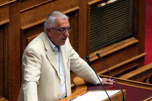 Ν. Κακλαμάνης: Προκλητικός και ανιστόρητος ο Στουρνάρας