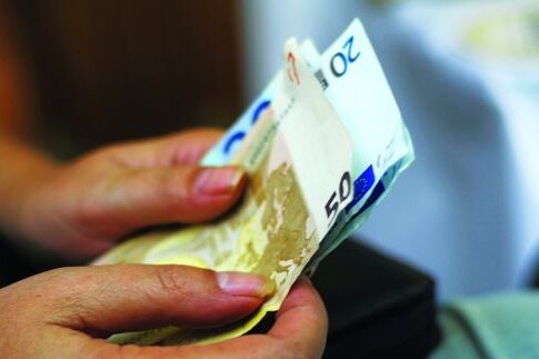Με πέντε τρόπους θα βάζουν χέρι στα λεφτά