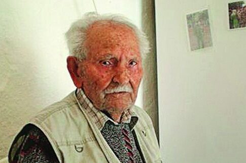 Ενα κοπέλι (τση Κρήτη) 100χρονων