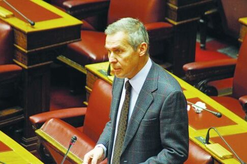 Η Τουρκία μαζεύει στρατό στον Εβρο