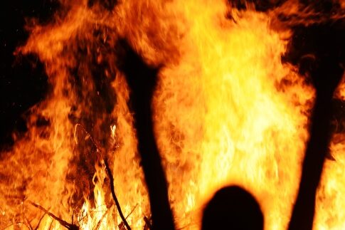 Ορμησε με αυτοθυσία στο φλεγόμενο σπίτι για να σώσει τη μητέρα του