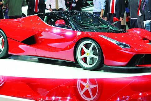 LaFerrari: Περιζήτητη «νύφη από μεγάλο τζάκι»