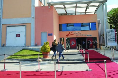Ουρές πτυχιούχων στο «Voice»!