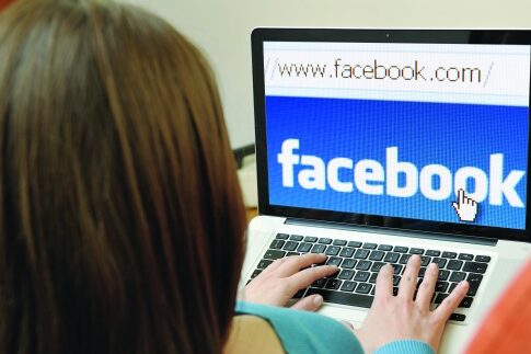 Εβαζαν μέσω facebook ανήλικες να κλέβουν κοσμήματα από συγγενείς