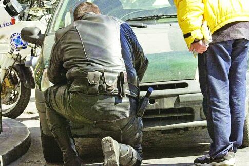 Το «δωράκι» με άδειες και πινακίδες
