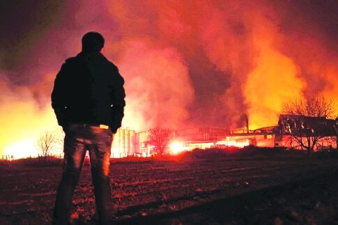 Κόλαση φωτιάς στο εργοστάσιο γάλακτος ΚΡΙ-ΚΡΙ στις Σέρρες