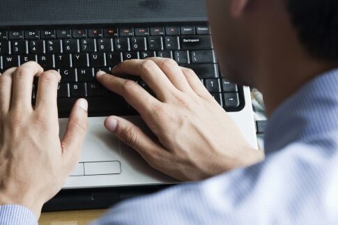 Σοκ με παιδόφιλο με πάνω από 846.000 αρχεία φρίκης