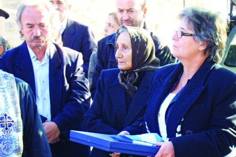 Δάκρυα και τιμή για τον νεκρό στρατιώτη