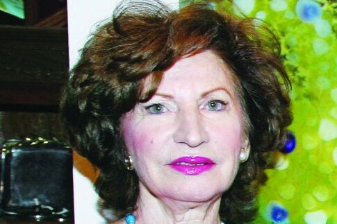 Η «πεθερά» της Ελένης σε... υποβρύχια έκθεση