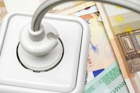 Το φτηνό ρεύμα σβήνει τα τζάκια