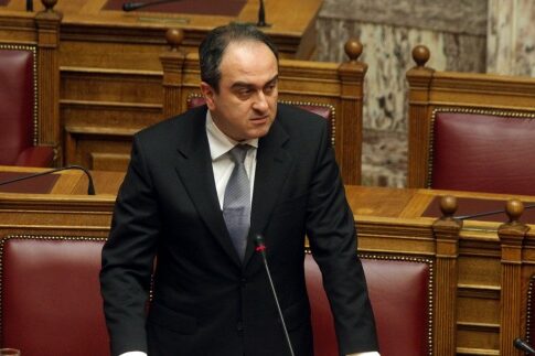 Σκορδάς: Οποιος οφείλει στο Δημόσιο ξεσπιτώνεται