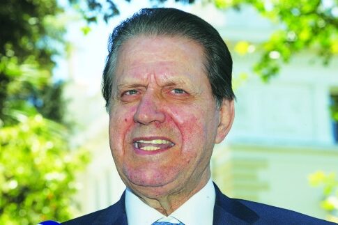 Ο Βύρωνας κοιτά την επόμενη ημέρα
