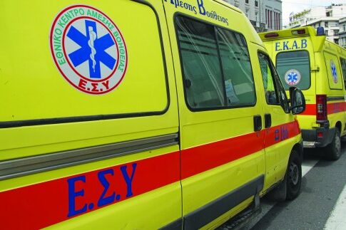Εσβησε στον δρόμο περιμένοντας ασθενοφόρο!