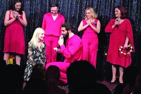 Πρόταση γάμου on stage από Παράσχο στην αγαπημένη του