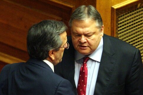 Το βλέμμα στραμμένο πάνω στο ΠΑΣΟΚ!