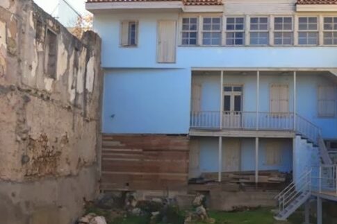 Θησαυρός κάτω από τα πόδια της κυρίας Κοκοβίκου
