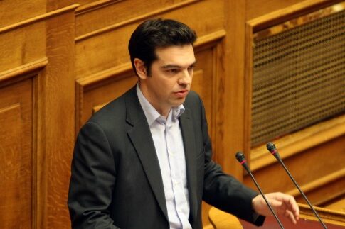 Ο Αλέξης ράβει τα κοστούμια και απαιτεί καλή συμπεριφορά