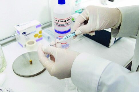 Τρόμος για τη φονική γρίπη