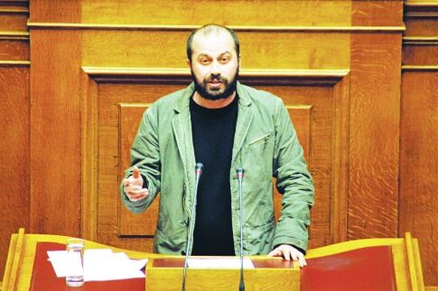 Βουλευτές ευτελίζουν τη Θεία Ευχαριστία!