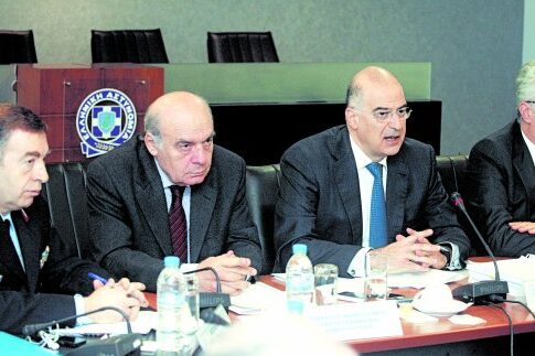 Με... Τάξη, Ασφάλεια και λαθρομετανάστες!