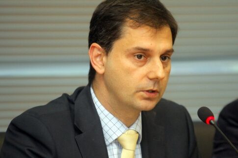 Γονική παροχή με κυριότητα και... επικαρπία στον Θεοχάρη!