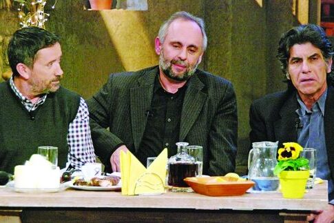 Το Εθνικό Θέατρο απόψε λέει «Στην υγειά μας, ρε παιδιά»